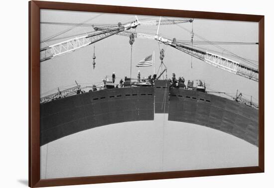 Placing Keystone into Gateway Arch in St. Louis-null-Framed Photographic Print