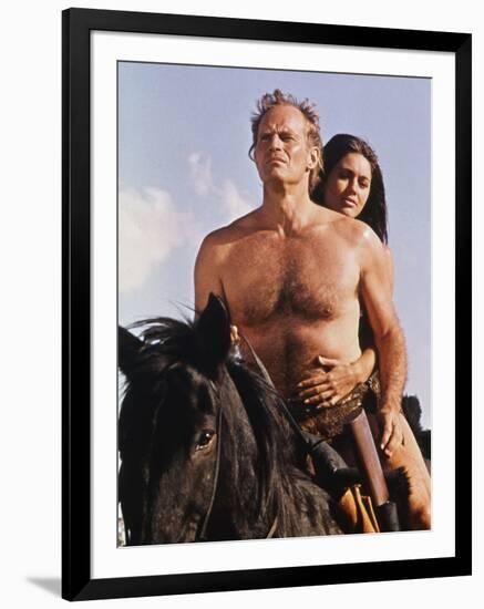 PLANET OF THE APES, 1968 directed by FRANKLYN J. SCHAFFNER Charlton Heston / Linda Harrison (photo)-null-Framed Photo