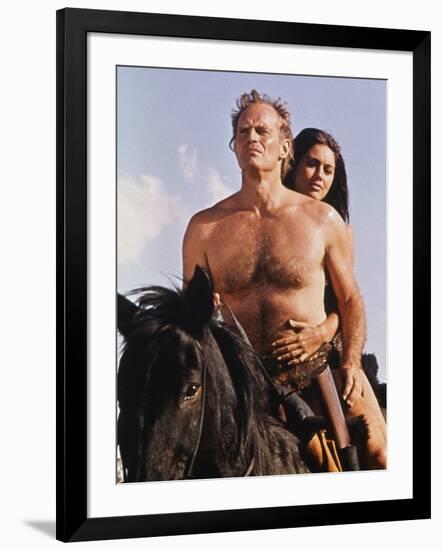 PLANET OF THE APES, 1968 directed by FRANKLYN J. SCHAFFNER Charlton Heston / Linda Harrison (photo)-null-Framed Photo