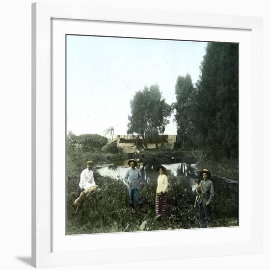 Plantation Workers on the Island of Java (Indonesia), around 1900-Leon, Levy et Fils-Framed Photographic Print