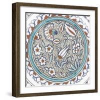 Plat à décor de fleurs et médaillon-null-Framed Giclee Print