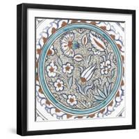 Plat à décor de fleurs et médaillon-null-Framed Giclee Print