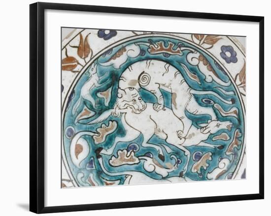 Plat au lion attaquant une antilope-null-Framed Giclee Print