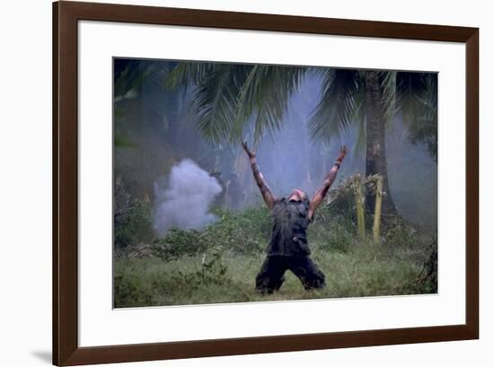 Platoon Willem Dafoe as Sgt Elias Arms Up Movie Poster Print-null-Framed Poster