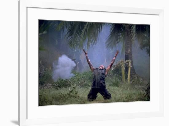 Platoon Willem Dafoe as Sgt Elias Arms Up Movie Poster Print-null-Framed Poster