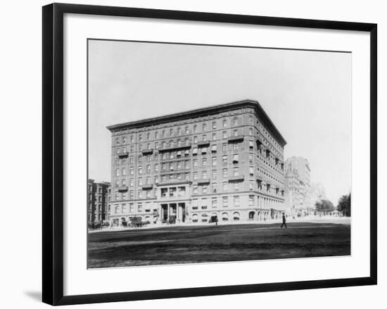 Plaza Hotel New York City, NY Photo - New York, NY-Lantern Press-Framed Art Print