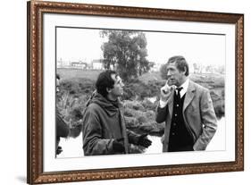 POLICE PYTHON, 1976 directed by ALAIN CORNEAU On the set, Alain Corneau directs Yves Montand (b/w p-null-Framed Photo