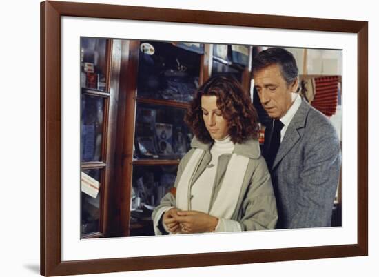 POLICE PYTHON, 1976 directed by ALAIN CORNEAU Stefania Sandrelli and Yves Montand (photo)-null-Framed Photo