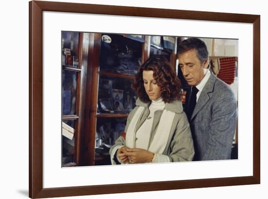 POLICE PYTHON, 1976 directed by ALAIN CORNEAU Stefania Sandrelli and Yves Montand (photo)-null-Framed Photo