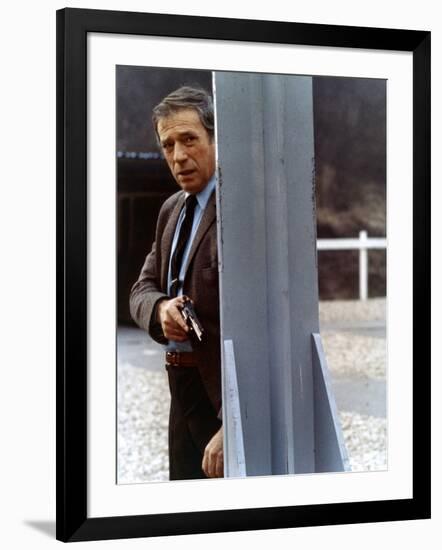 POLICE PYTHON, 1976 directed by ALAIN CORNEAU Yves Montand (photo)-null-Framed Photo