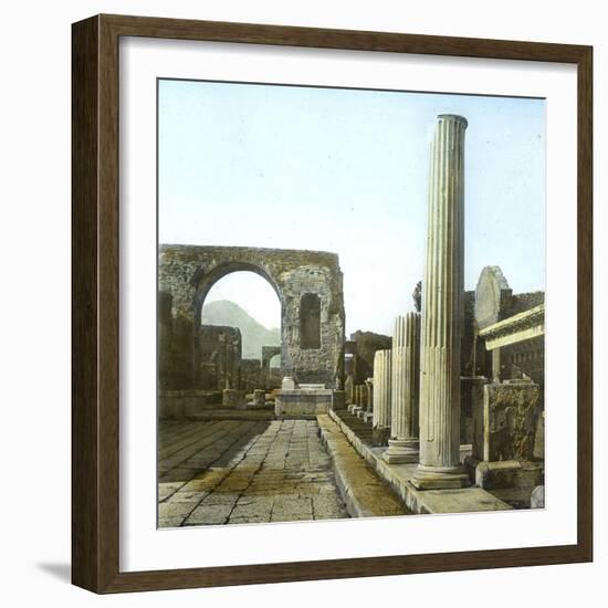 Pompeii (Italy), the Arch of Triumph and the Forum Road, Circa 1890-1895-Leon, Levy et Fils-Framed Photographic Print