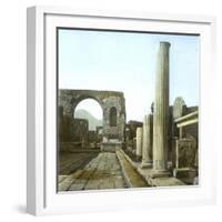 Pompeii (Italy), the Arch of Triumph and the Forum Road, Circa 1890-1895-Leon, Levy et Fils-Framed Photographic Print