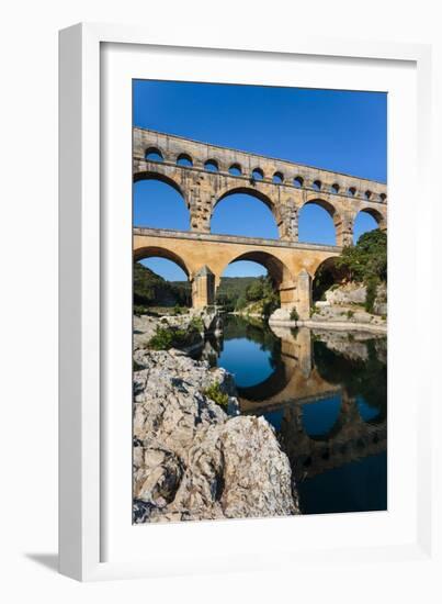 Pont du Gard, Vers Pont-du-Gard, Gard Department, Languedoc-Roussillon, France. Roman aqueduct c...-null-Framed Photographic Print