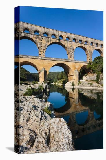 Pont du Gard, Vers Pont-du-Gard, Gard Department, Languedoc-Roussillon, France. Roman aqueduct c...-null-Stretched Canvas