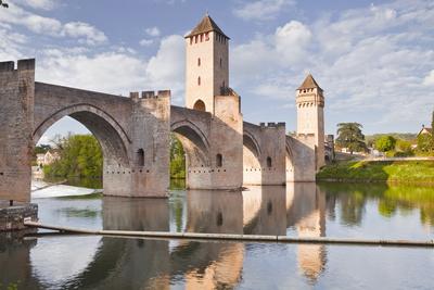https://imgc.allpostersimages.com/img/posters/pont-valentre-in-the-city-of-cahors-lot-france-europe_u-L-PNEZQP0.jpg?artPerspective=n