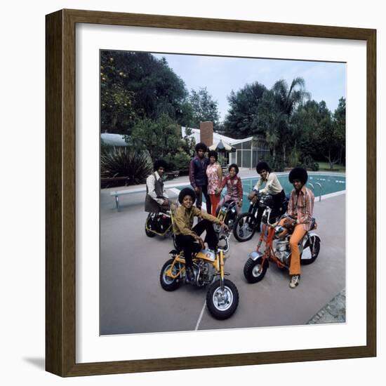 Pop Group Jackson Five: Jackie, Parents Joe and Katherine, Marlon, Tito, Jermaine and Michael-John Olson-Framed Premium Photographic Print