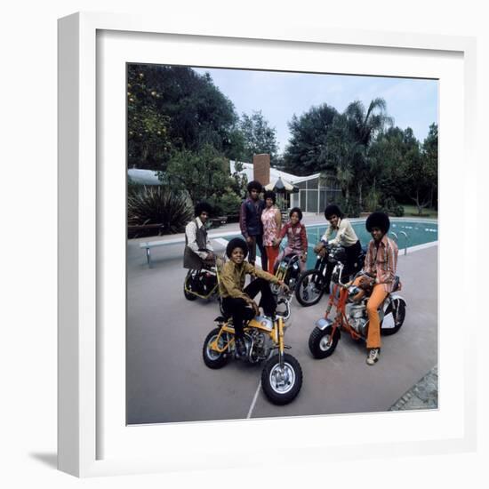 Pop Group Jackson Five: Jackie, Parents Joe and Katherine, Marlon, Tito, Jermaine and Michael-John Olson-Framed Premium Photographic Print