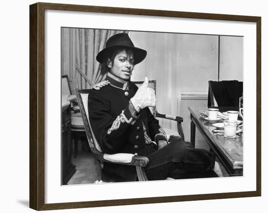 Pop Star Michael Jackson in His Hotel Room Prior to Party for Him at the Museum of Natural History-David Mcgough-Framed Premium Photographic Print