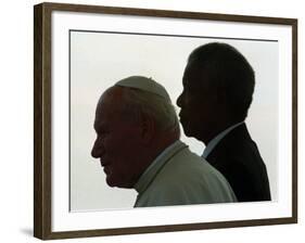 Pope John Paul II and South African President Nelson Mandela-null-Framed Photographic Print