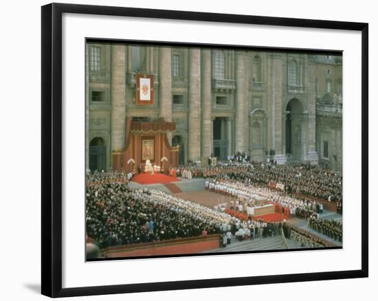 Pope Paul Conducting Opening Ceremonial Mass of 2nd Vatican Council, St. Peter's Basilica-Carlo Bavagnoli-Framed Premium Photographic Print