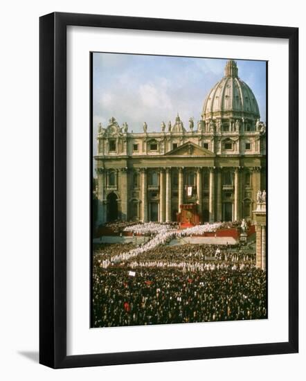 Pope Paul VI in Front of St. Peter's During 2nd Vatican Council-Carlo Bavagnoli-Framed Photographic Print