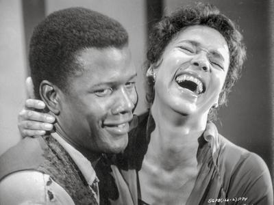 https://imgc.allpostersimages.com/img/posters/porgy-and-bess-smiling-in-black-and-white-close-up-couple-portrait_u-L-Q1170WL0.jpg?artPerspective=n