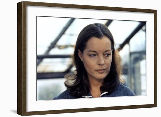 PORTRAIT by GROUPE with DAME, 1976 directed by ALEKSANDER PETROVI Romy Schneider (photo)-null-Framed Photo