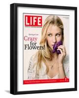 Portrait of Actress Emilie De Ravin Holding an Orchid Flower, April 7, 2006-Karina Taira-Framed Photographic Print