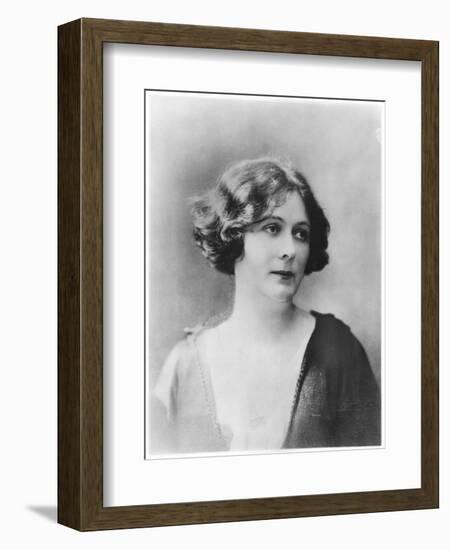 Portrait of Isadora Duncan (1877-1927)-French Photographer-Framed Photographic Print