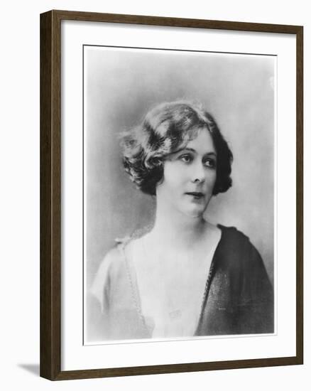 Portrait of Isadora Duncan (1877-1927)-French Photographer-Framed Photographic Print