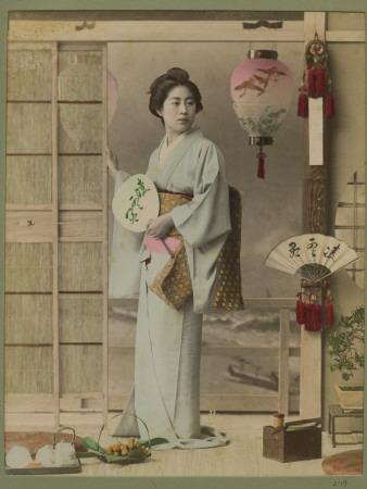 https://imgc.allpostersimages.com/img/posters/portrait-of-lady-in-kimono-with-fan_u-L-Q108F1X0.jpg?artPerspective=n