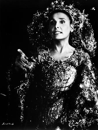 https://imgc.allpostersimages.com/img/posters/portrait-of-lena-horne-in-black-and-white_u-L-Q1190WR0.jpg?artPerspective=n
