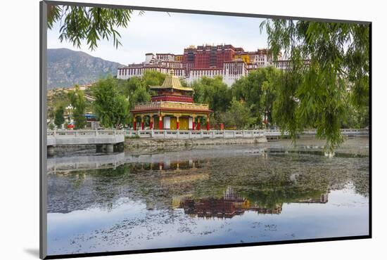 Potala Palace (UNESCO World Heritage site) with reflection in the lake water, Lhasa, Tibet, China-Keren Su-Mounted Photographic Print