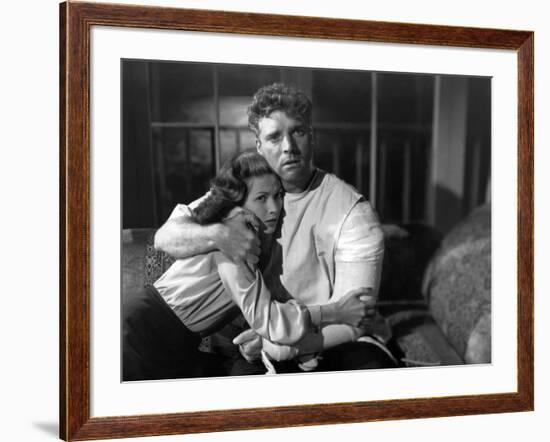 Pour toi j'ai tue CRISS CROSS by RobertSiodmak with Yvonne by Carlo, Burt Lancaster, 1949 (b/w phot-null-Framed Photo