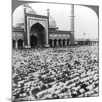 Praying at Jumma Musjid, Delhi, India, 1904-Underwood & Underwood-Mounted Giclee Print