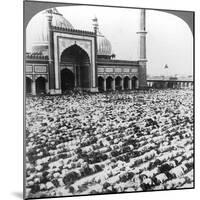 Praying at Jumma Musjid, Delhi, India, 1904-Underwood & Underwood-Mounted Giclee Print