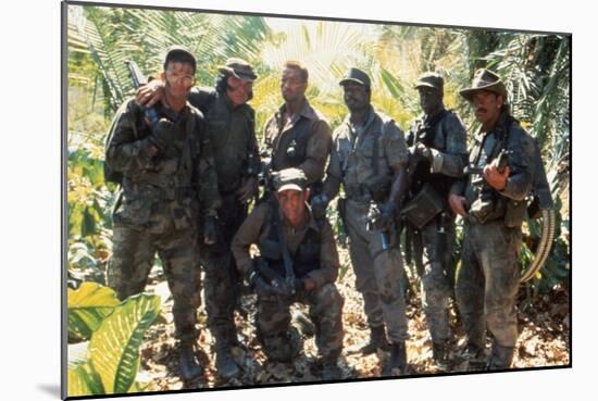 PREDATOR, 1987 directed by JOHN McTIERNAN Arnold Scharzenegger, Carl Weathers (center) and Jese Ven-null-Mounted Photo