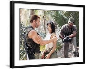 PREDATOR, 1987 directed by JOHN McTIERNAN Arnold Scharzenegger, Elpidia Carrillo and Carl Weathers -null-Framed Photo