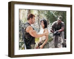 PREDATOR, 1987 directed by JOHN McTIERNAN Arnold Scharzenegger, Elpidia Carrillo and Carl Weathers -null-Framed Photo