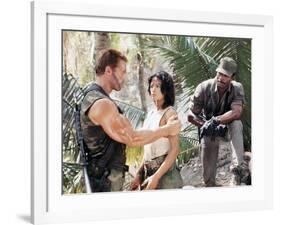 PREDATOR, 1987 directed by JOHN McTIERNAN Arnold Scharzenegger, Elpidia Carrillo and Carl Weathers -null-Framed Photo