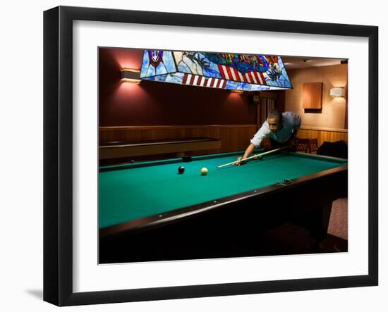 Pres Barack Obama Plays Game of Pool Following Conclusion of G8 Summit, Camp David, May 19, 2012-null-Framed Photo