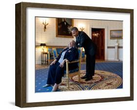 Pres Barack Obama Talks with Presidental Medal of Freedom Recipient Toni Morrison, May 29, 2012-null-Framed Photo