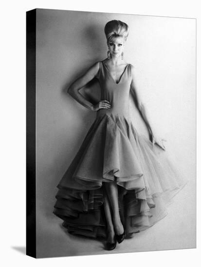 Presentation in February 1961 of Fashion by Nina Ricci for Spring-Summer 1961 : Evening Dress-null-Stretched Canvas