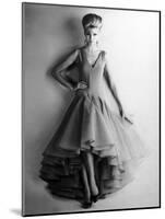 Presentation in February 1961 of Fashion by Nina Ricci for Spring-Summer 1961 : Evening Dress-null-Mounted Photo