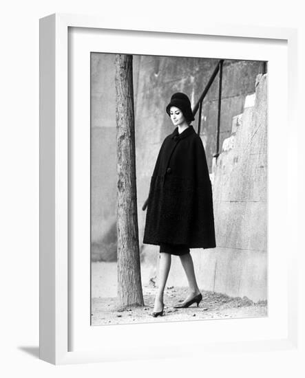 Presentation on August 9, 1960 of Fashion by Nina Ricci for Autumn-Winter 1960-1961-null-Framed Photo