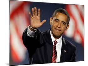 President-Elect Barack Obama Waves after Acceptance Speech, Nov 4, 2008-null-Mounted Photographic Print