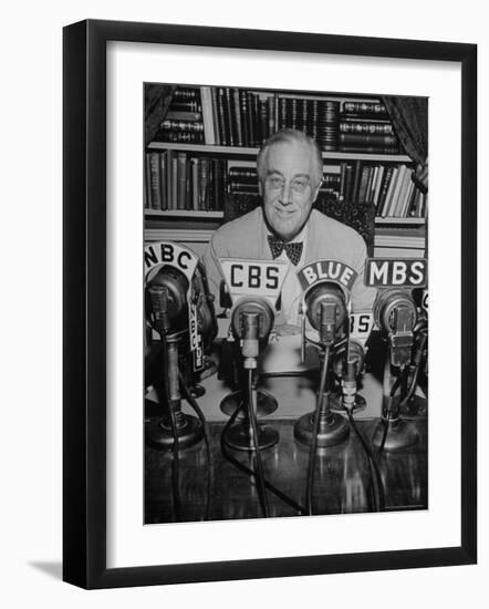 President Franklin D. Roosevelt, Broadcasting a Speech over the Radio from the White House-George Skadding-Framed Photographic Print