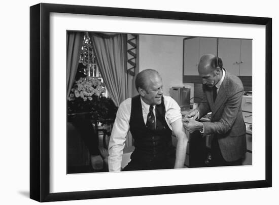 President Gerald Ford Receives a Swine Flu Inoculation on Oct. 14, 1976-null-Framed Photo