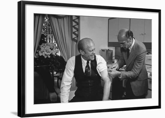 President Gerald Ford Receives a Swine Flu Inoculation on Oct. 14, 1976-null-Framed Photo