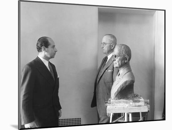 President Harry Truman Poses Next to the Bust by Artist Felix De Weldon (Left), Jan. 7, 1949-null-Mounted Photo